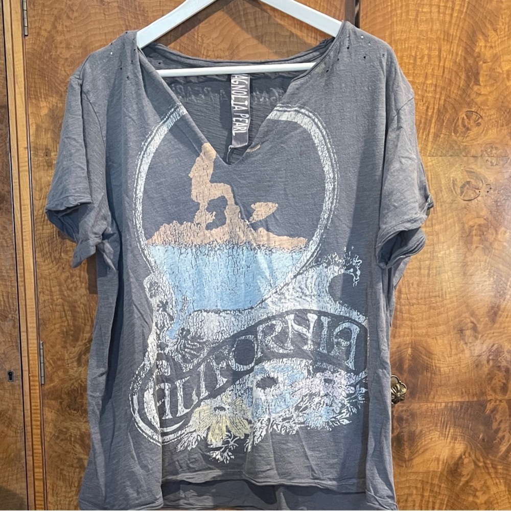 Magnolia Pearl gray graphic short sleeve tee with faded blue and tan print